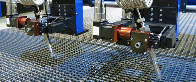 Waterjet cutting heads over a cutting table